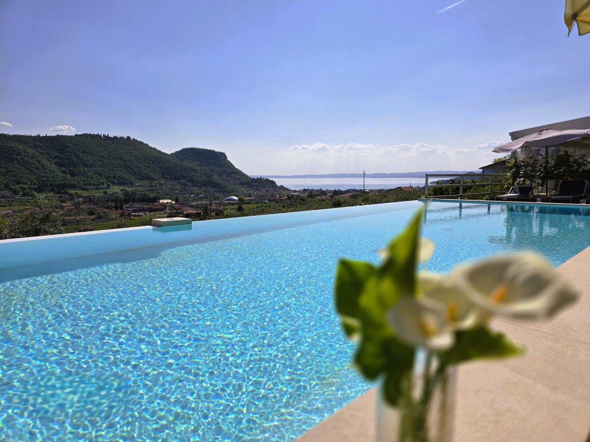 Relais Villa Olivi Костермано Экстерьер фото