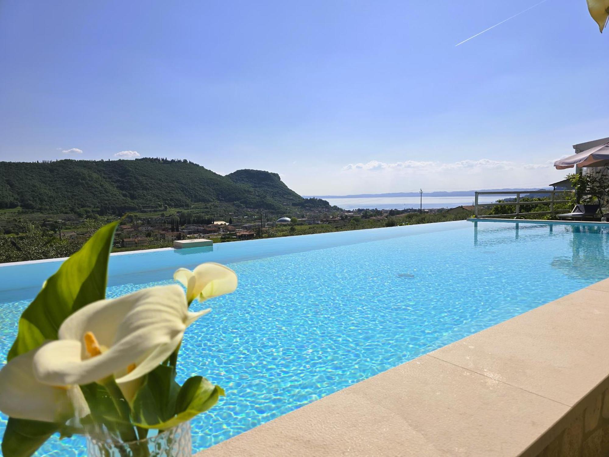 Relais Villa Olivi Костермано Экстерьер фото