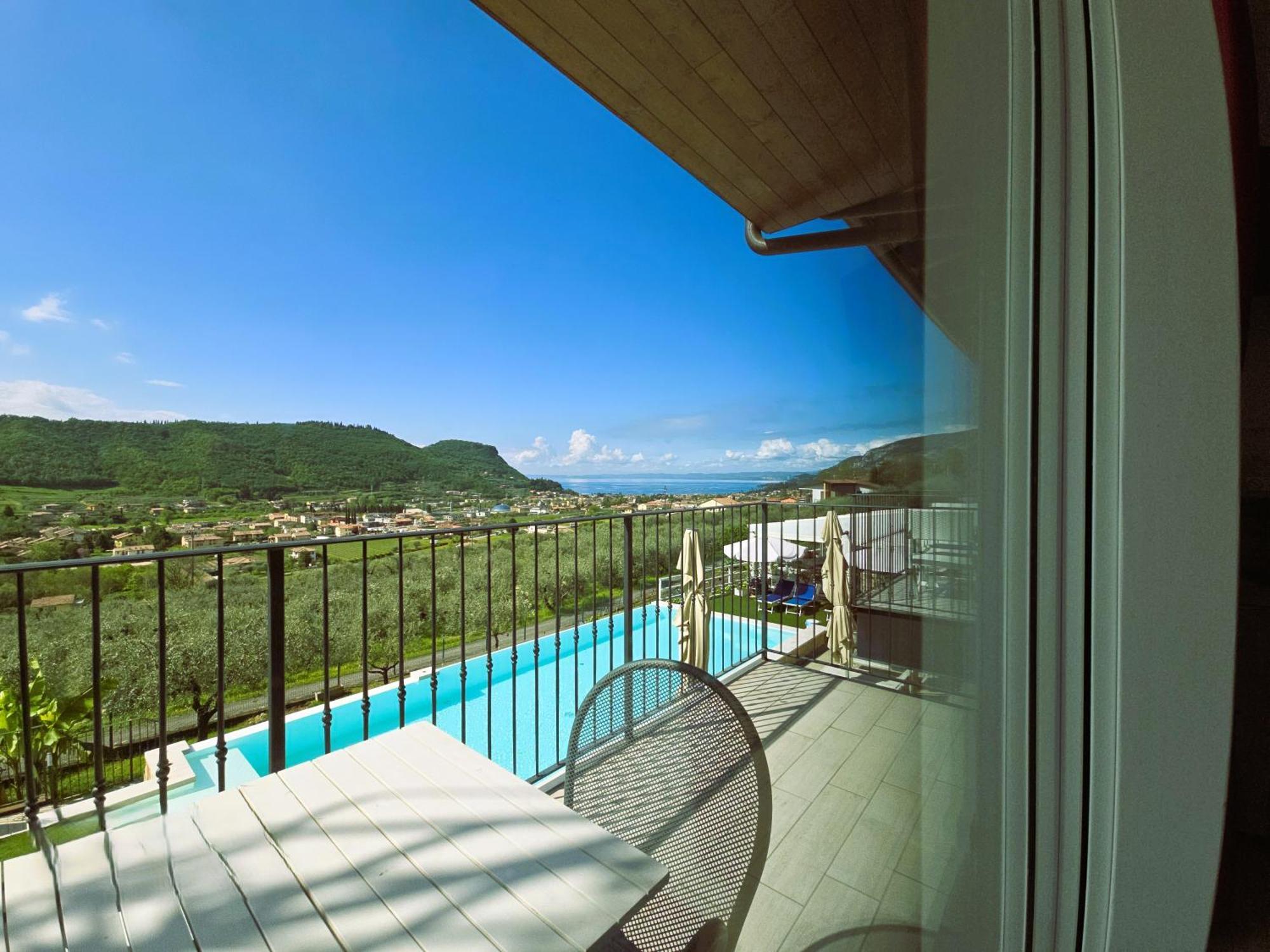 Relais Villa Olivi Костермано Экстерьер фото